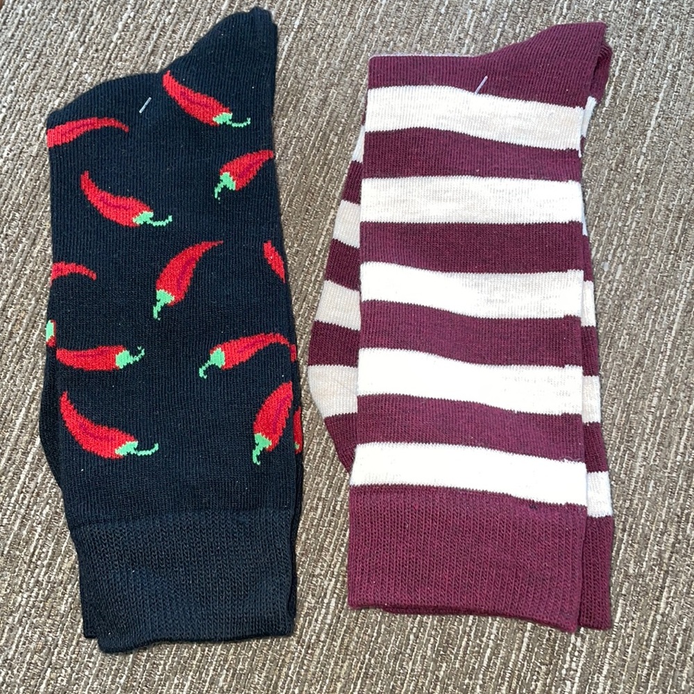 Men’s socks 2 pairs BNWOT size 6-12
